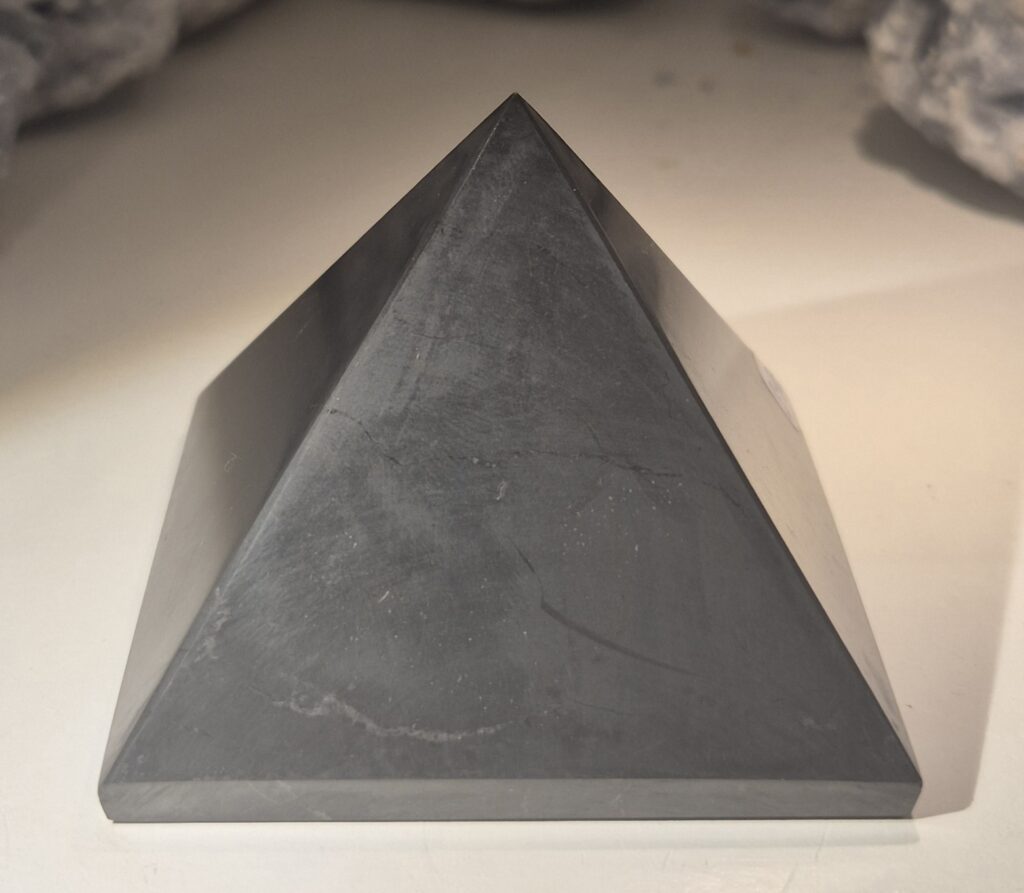 Shungit Pyramid (Former)