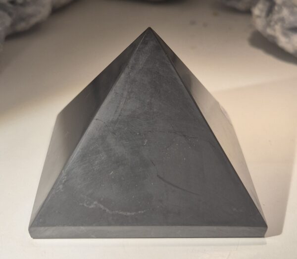 Shungit Pyramid (Former)