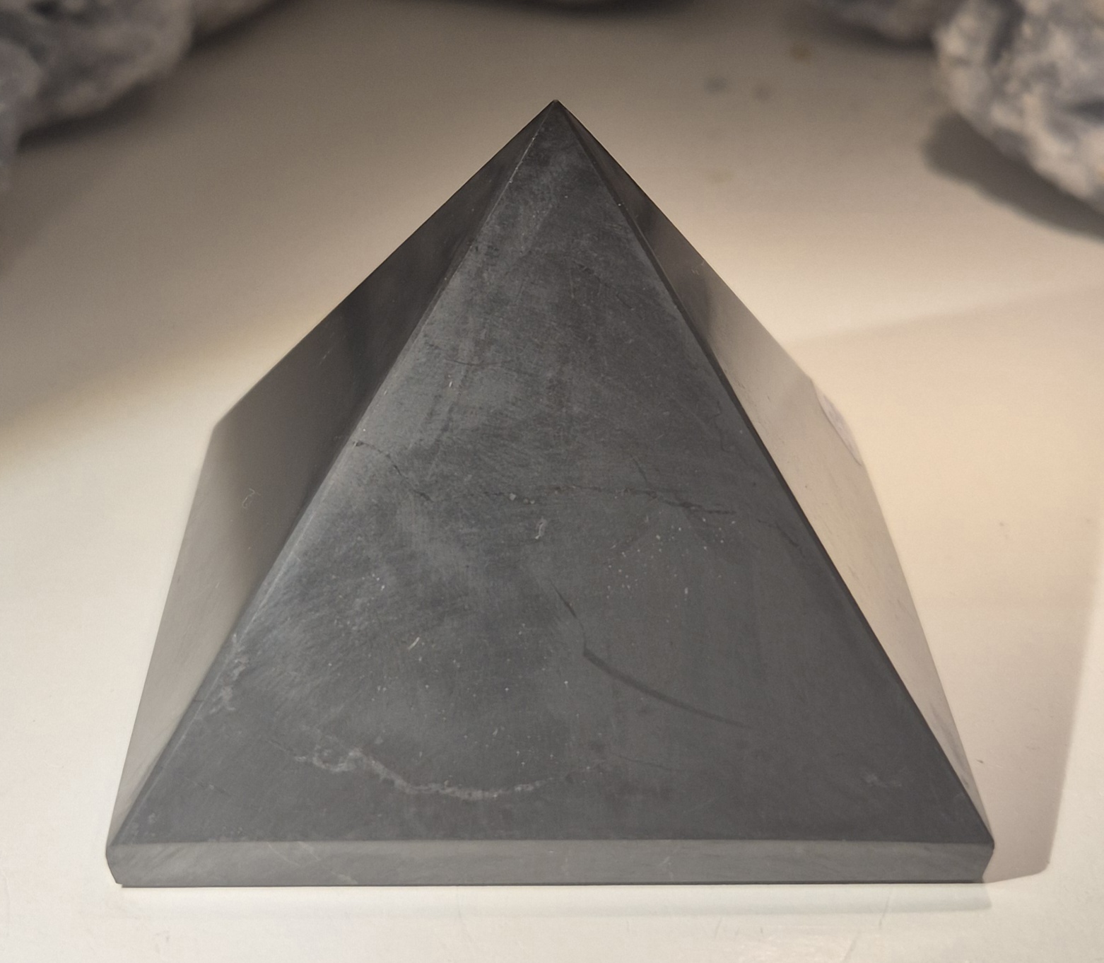 Shungit Pyramid (Former) - Bild 1