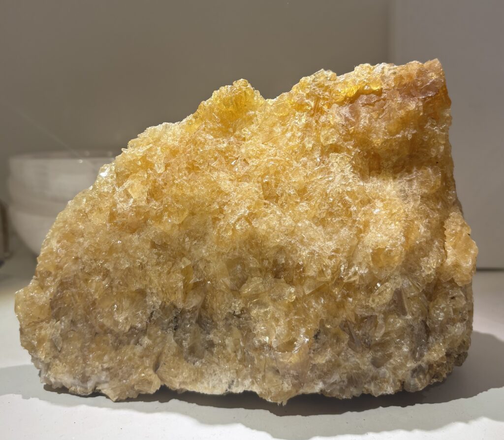 Kalcit guld kristalliserad 1095 gram (Råa)