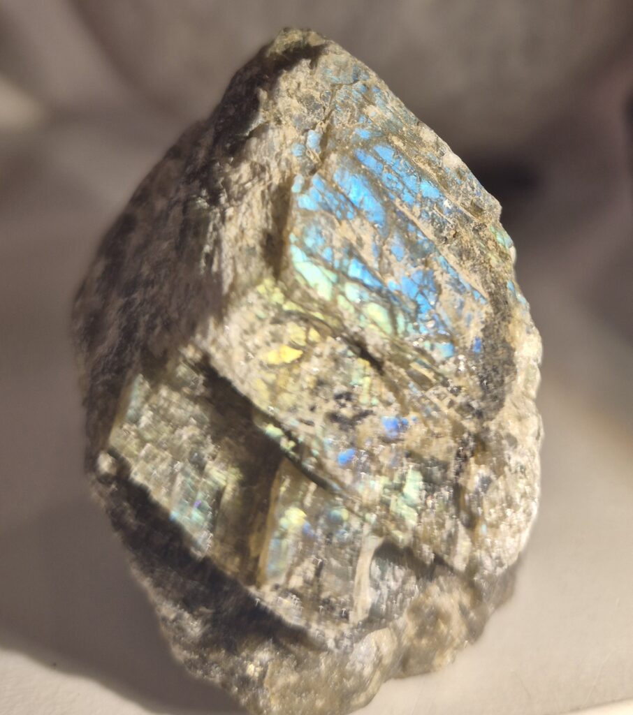 Labradorit (Rå mineral)
