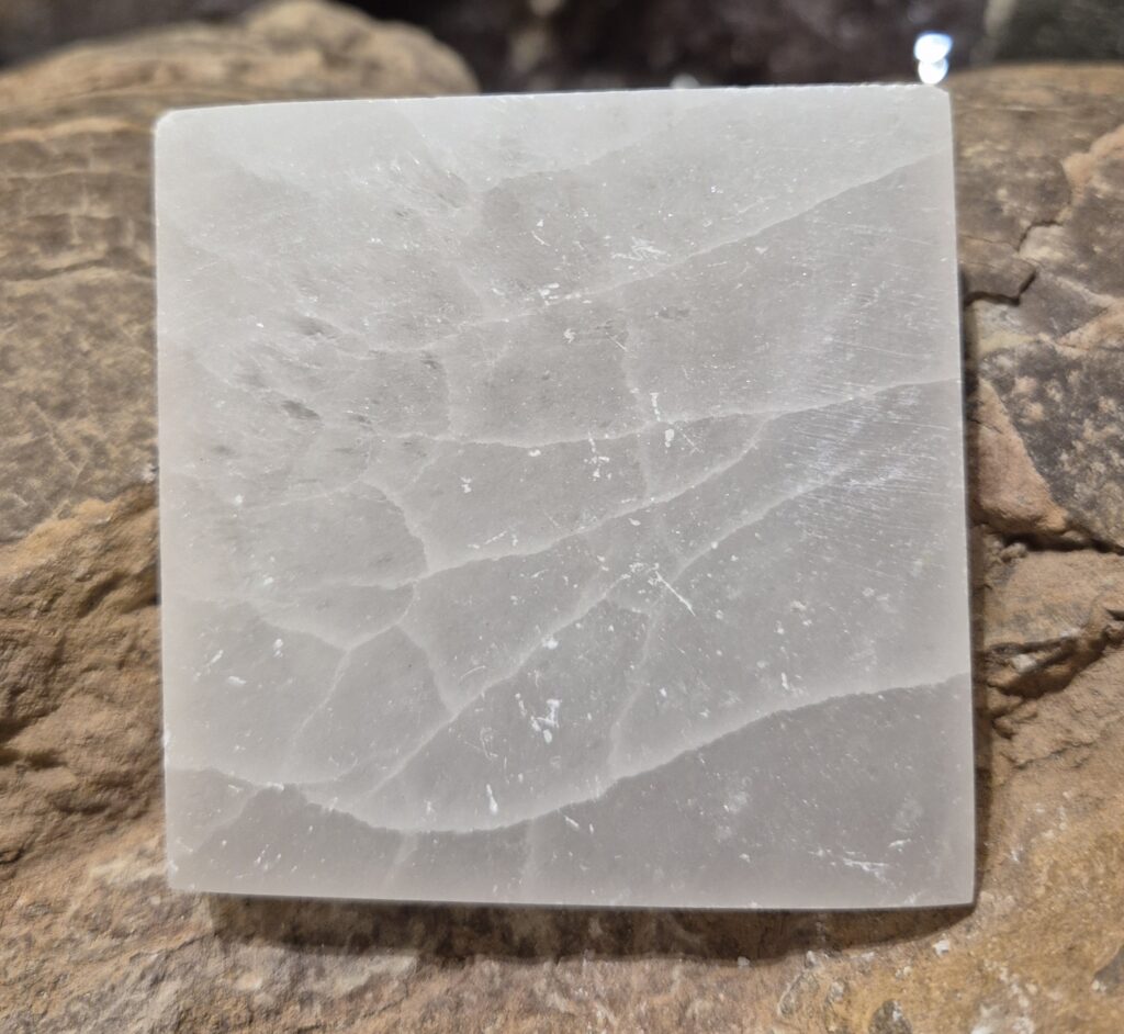 Selenitplatta fyrkant (ca 7 cm)