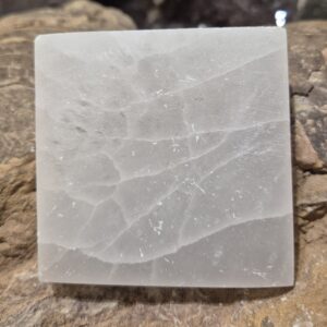 Selenitplatta fyrkant (ca 7 cm)